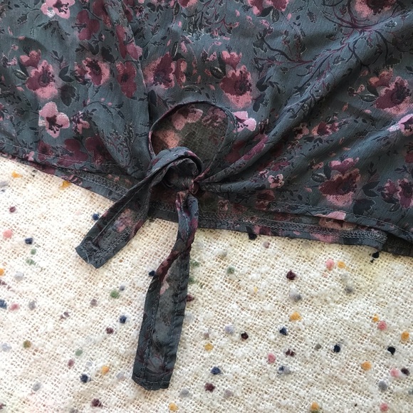 Brandy Melville Sheer Floral Tie-Front Crop Top - Picture 2 of 10